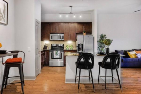 Vibrant Art Lover King Queen 2bed1Bath